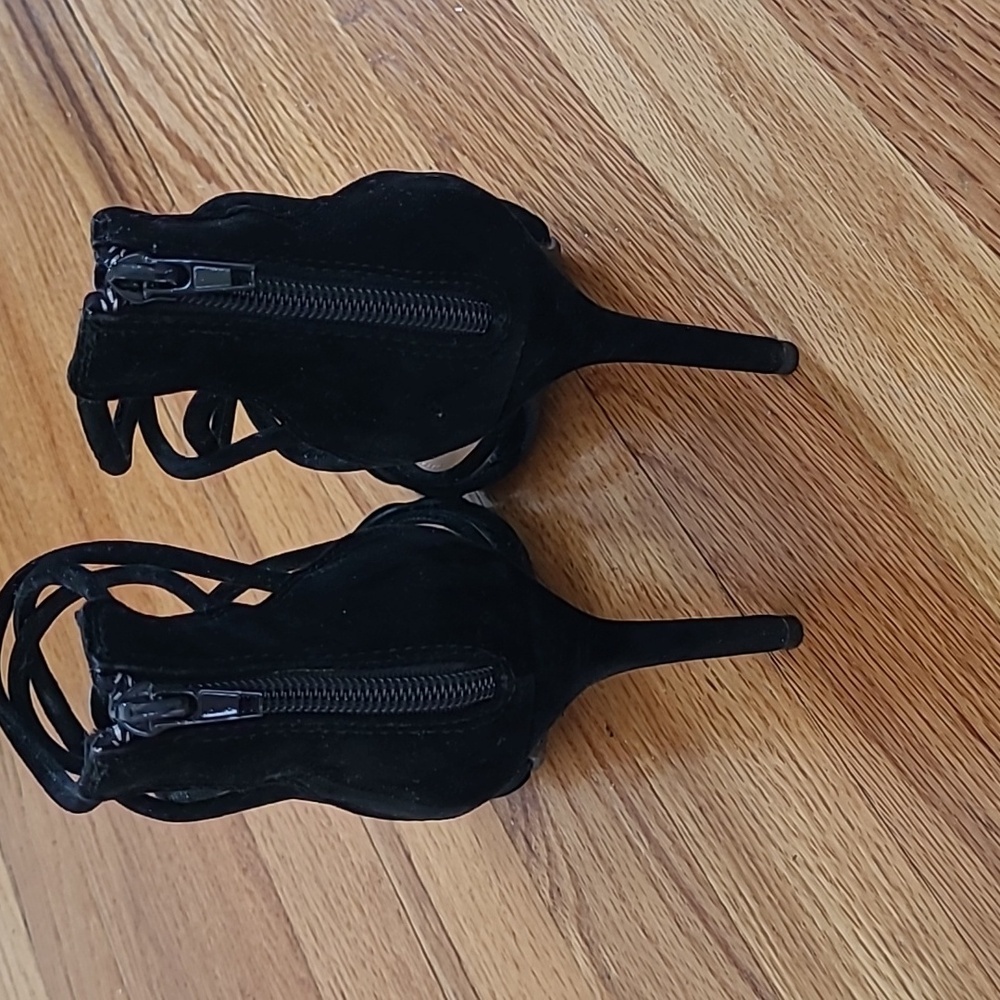 🔶️5 for $30🔶️ Strappy Black Faux Suede Hi Heeled Sandals - Picture 3 of 5